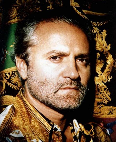 gianni versace malato di cosa|Gianni Versace, la storia di un designer entrato nel mito a 27 anni .